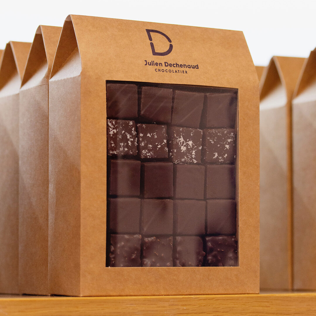 Sachet de pralinés au chocolat noir du chef julien Dechenaud chocolatier