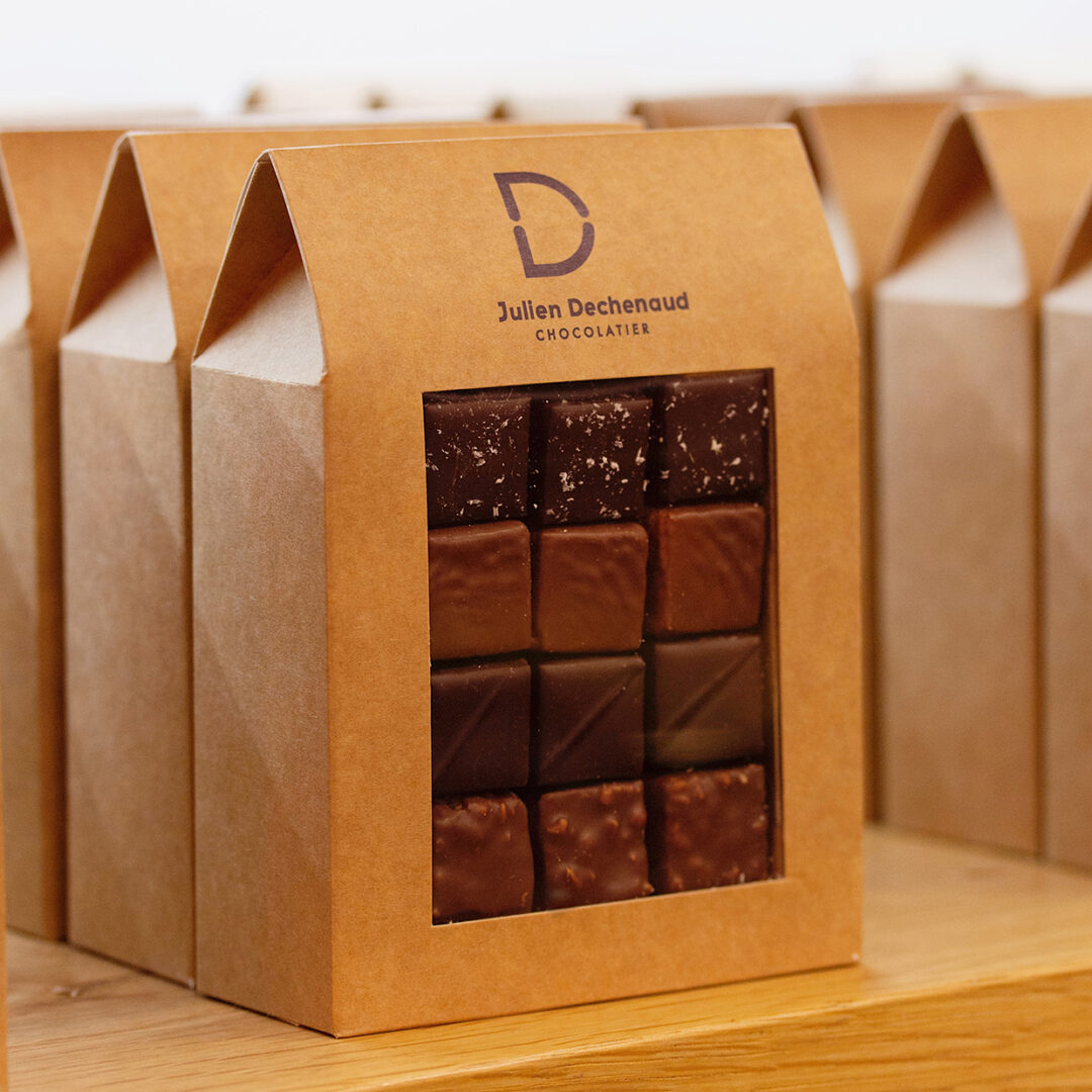 Sachet de pralinés au chocolat noir et lait du chef julien Dechenaud chocolatier