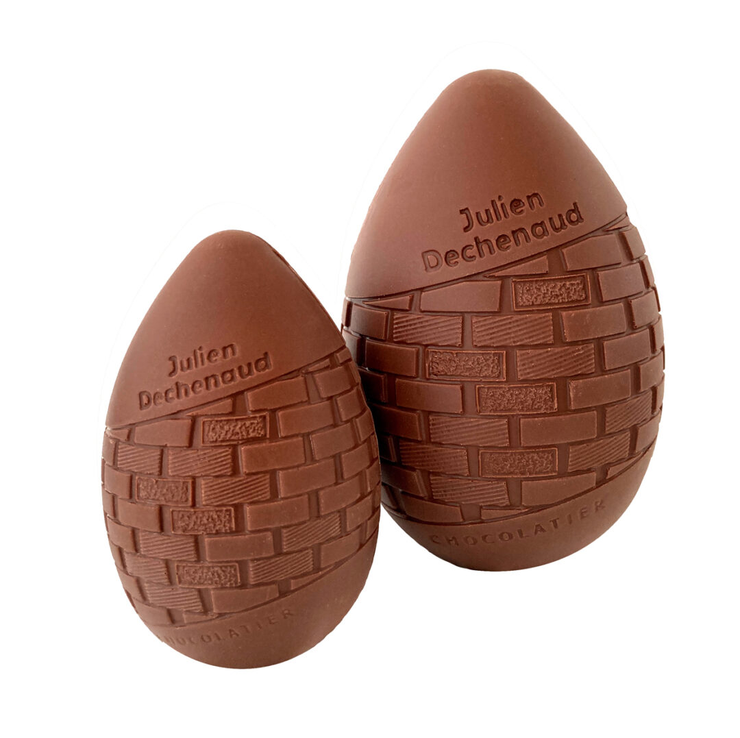 Petit et grand œuf signature chocolat au lait du chef Julien Dechenaud chocolatier à Vincennes et Paris