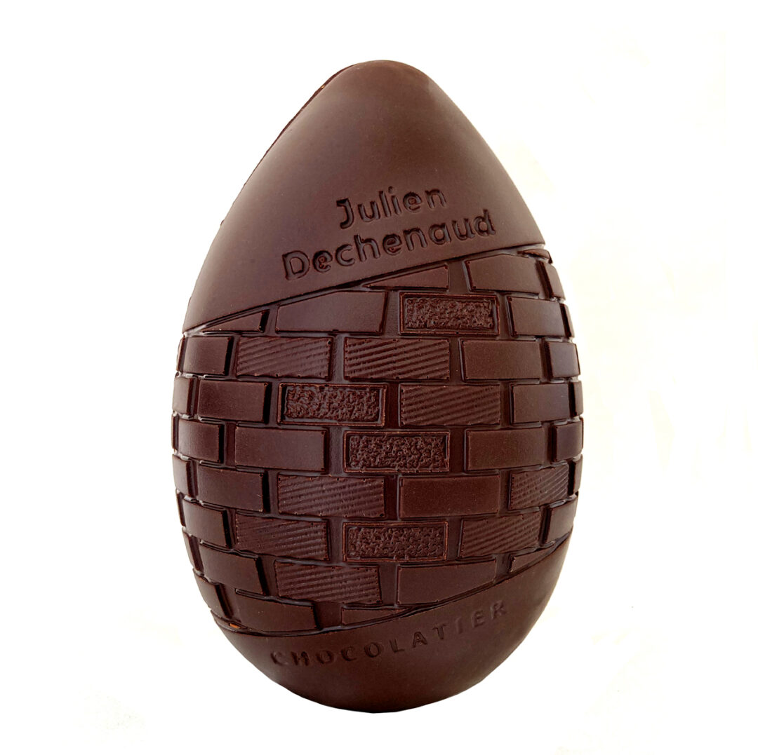 Petit œuf signature chocolat noir du chef Julien Dechenaud chocolatier à Vincennes et Paris