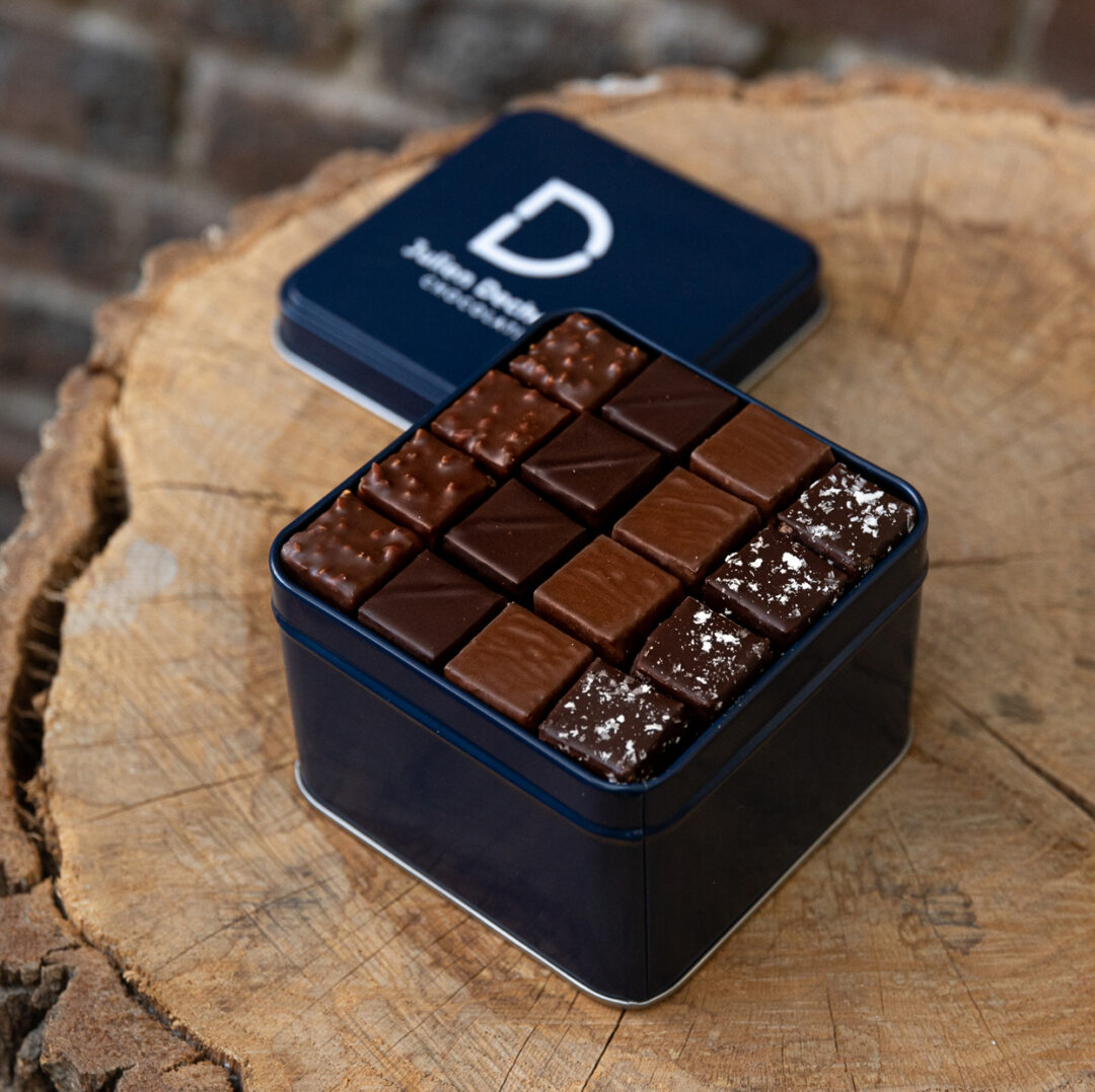 Boite de chocolat praliné du chef Julien Dechenaud chocolatier artisanal à Paris et Vincennes