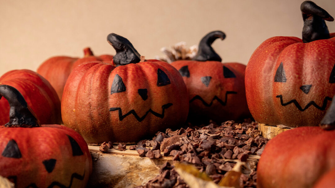 Citrouilles d'halloween en chocolat noir 70% Caremoun imaginées par Julien Dechenaud.