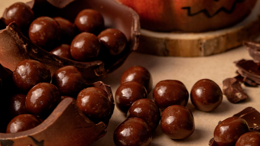 Billes de céréales au chocolat noir par Julien Dechenaud.