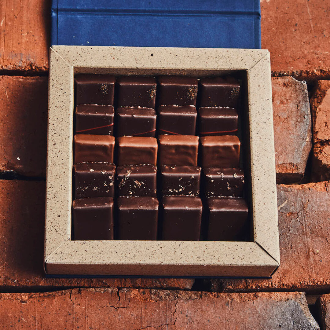 Boite de 20 ganaches parfumées du chef chocolatier Julien Dechenaud