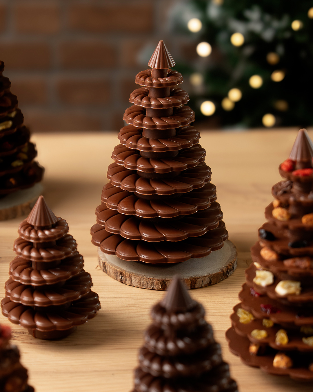 Sapins de noël 2025 chocolat noir ou chocolat au lait par Julien Dechenaud chocolatier.