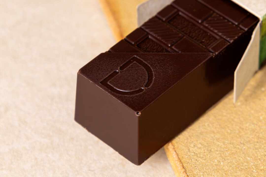 Barre café pécan entière par Julien Dechenaud Chocolatier