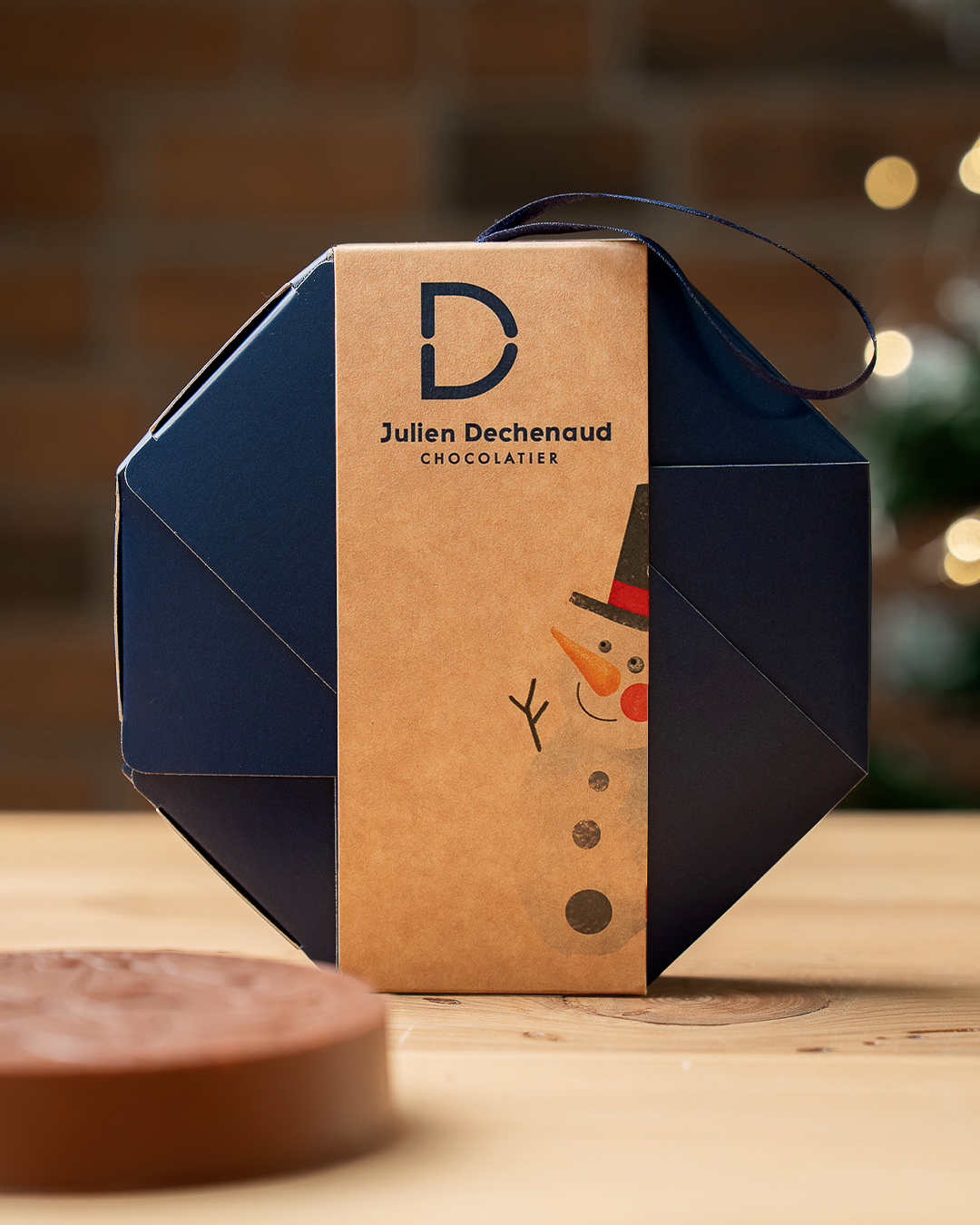 Packaging du médaillon bonhomme de neige par Julien Dechenaud artisan chocolatier à Paris.