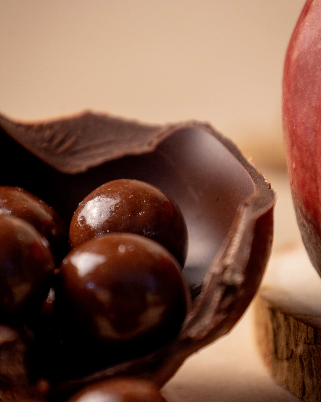 Billes de céréales chocolat noir et chocolat au lait.