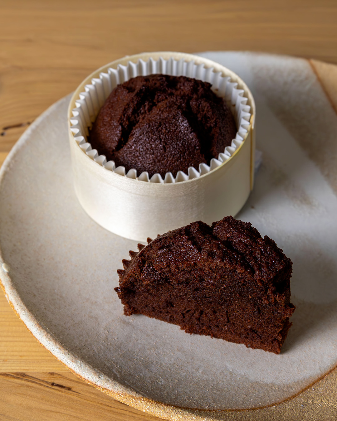 Moelleux et hautement régressif, ce financier individuel au chocolat allie douceur et gourmandise. Le compagnon idéal pour un goûter simple et savoureux.