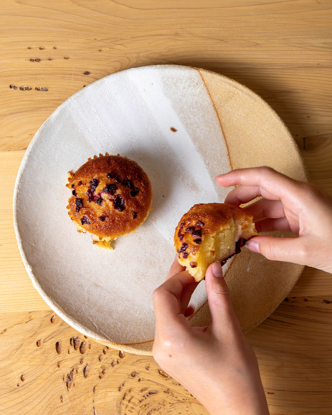 Moelleux et réconfortant, ce financier amande framboise allie gourmandise et fraicheur. Le compagnon idéal pour un goûter simple et savoureux.