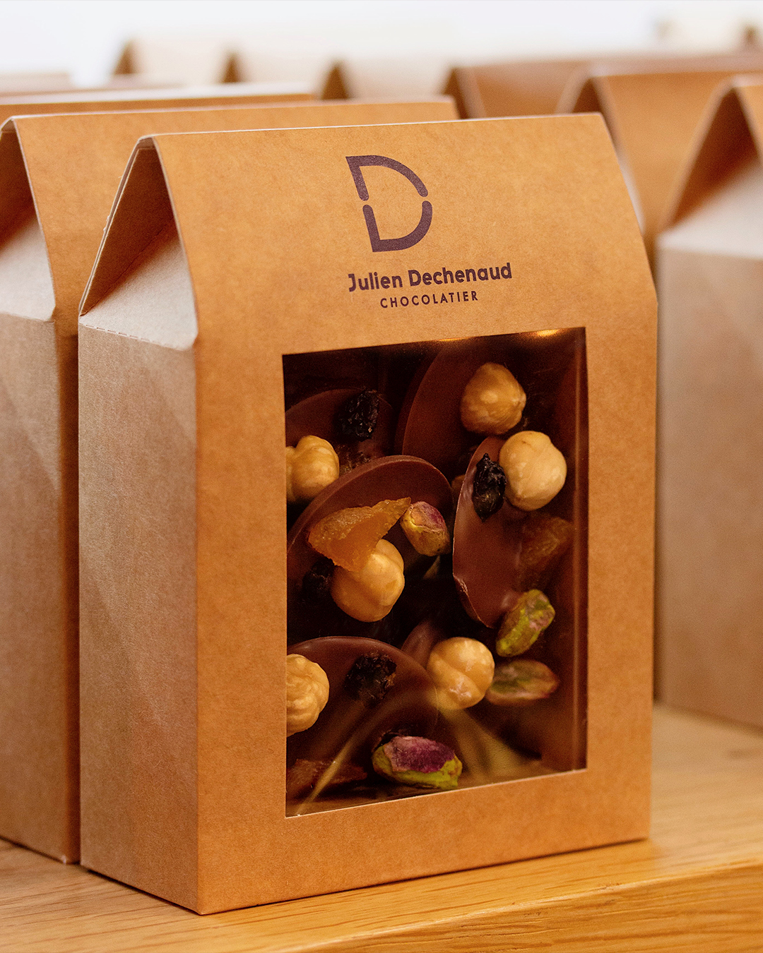 Sachet de mendiants chocolat au lait (100g), imaginé par le chef Julien Dechenaud chocolatier à Paris et Vincennes.